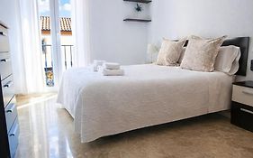 Apartamentos Maria Cristina con parking privado gratis